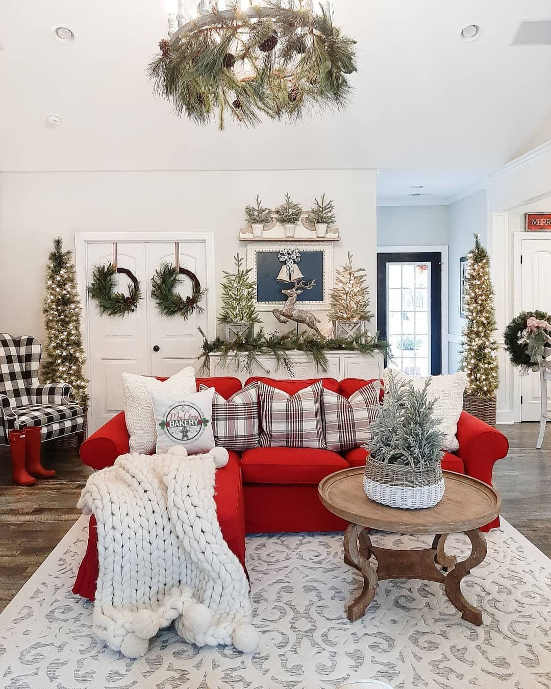 31 Indoor Christmas Decorations for the Living Room