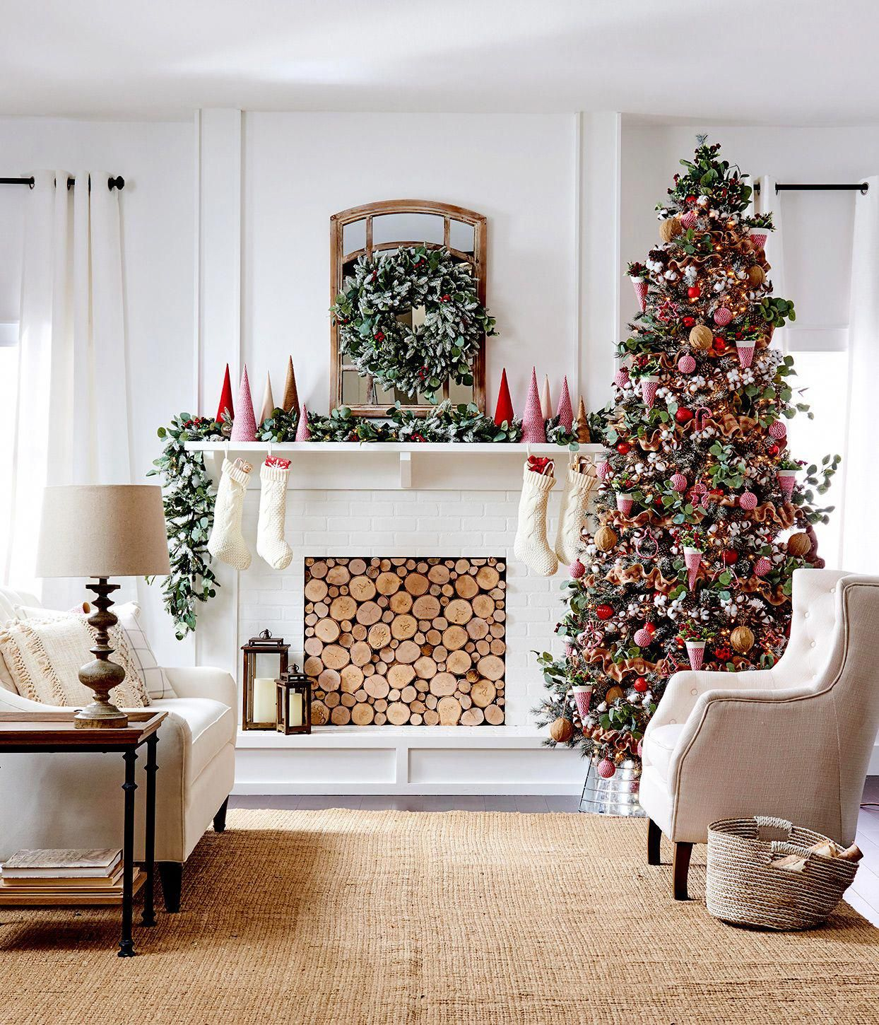 31 Unique Christmas Decor Ideas For Your Living Room