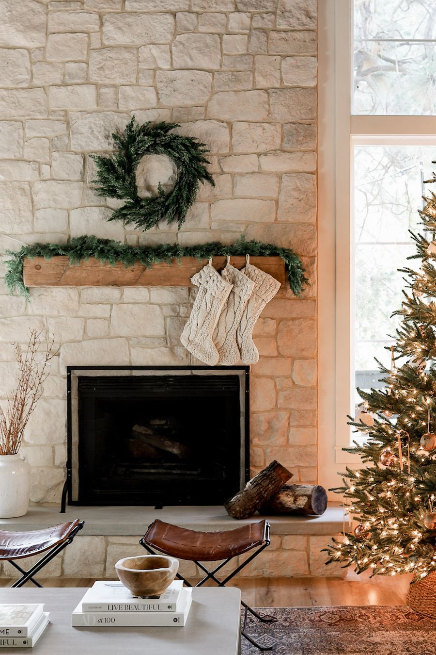 31 Unique Christmas Decor Ideas For Your Living Room