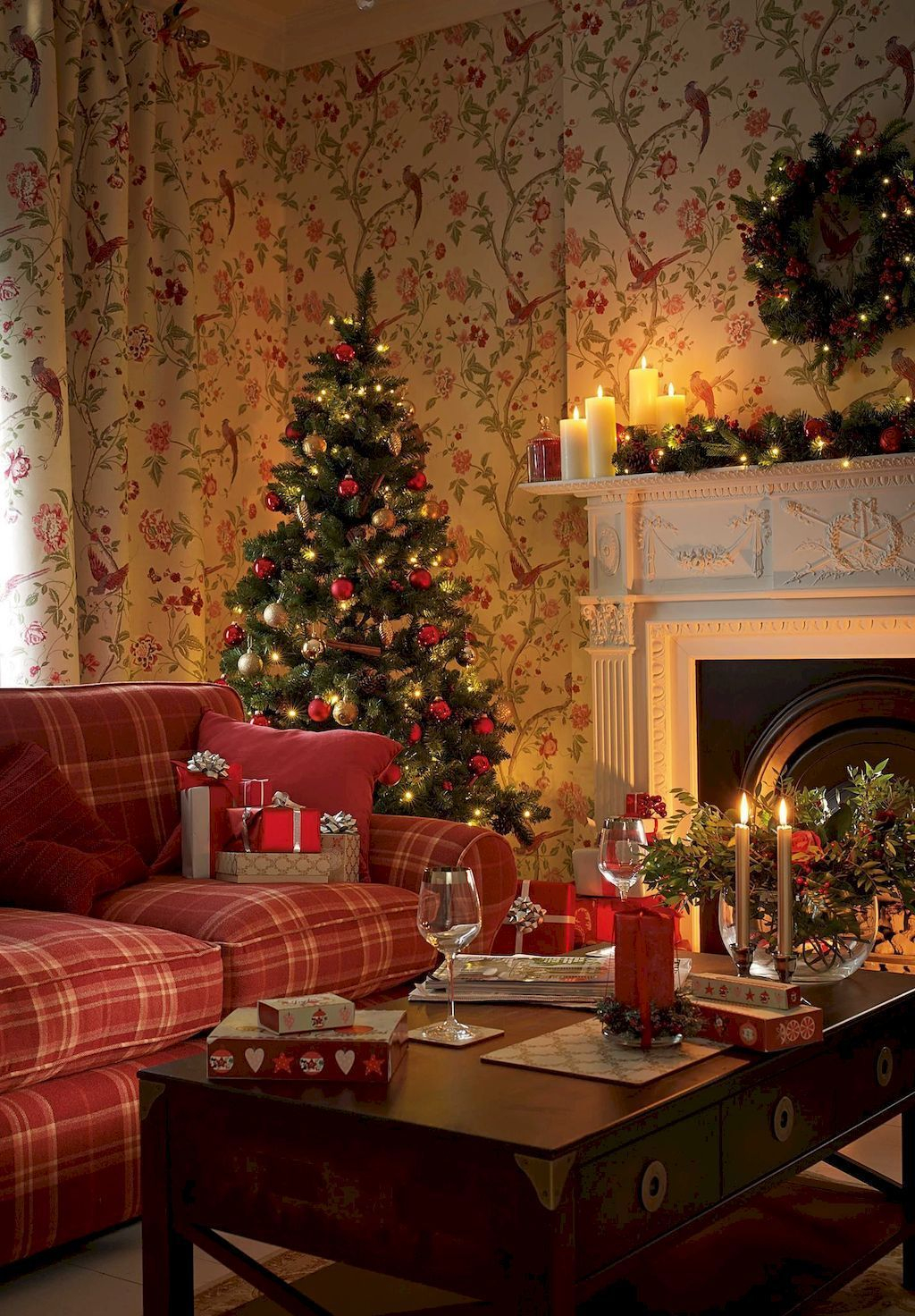 35 Create a Cozy Holiday Retreat with These Christmas Decor Ideas for Your Living Room