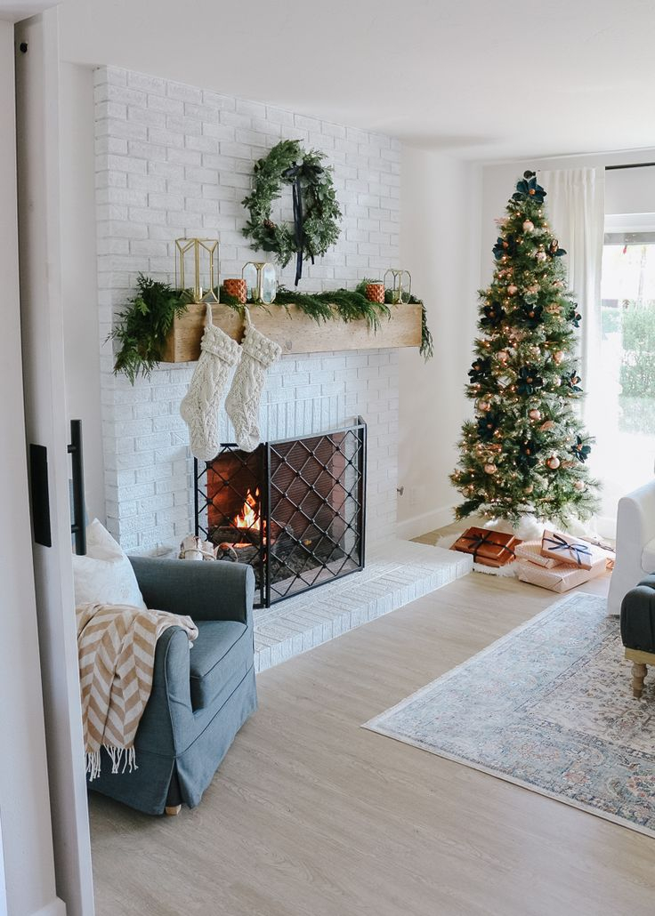 35 Indoor Christmas Decorations for the Living Room