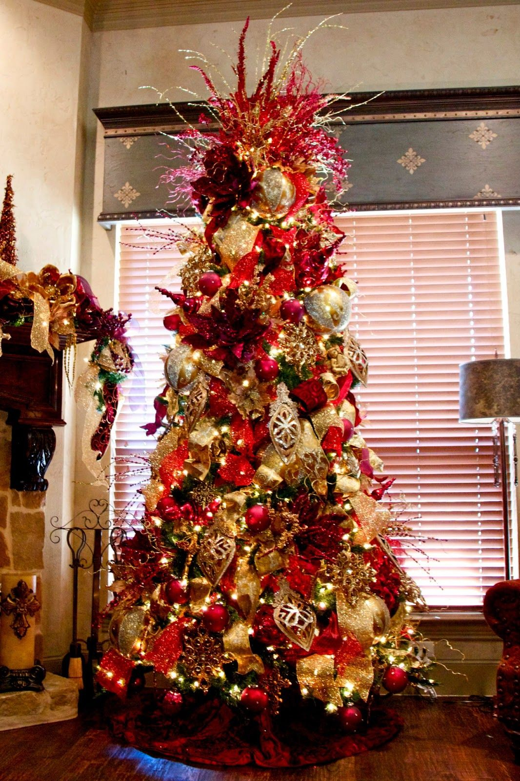 35 Red Christmas Tree Ideas: Make a Bold Holiday Statement