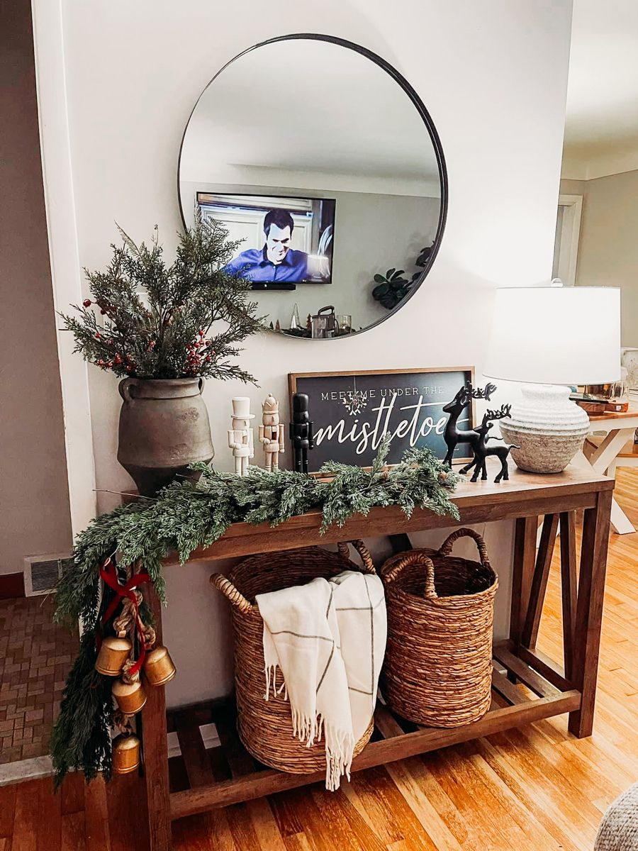 35 Simple Christmas Decorations for the Living Room