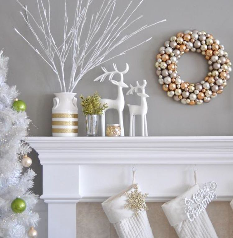 35 Unique Christmas Decor Ideas For Your Living Room