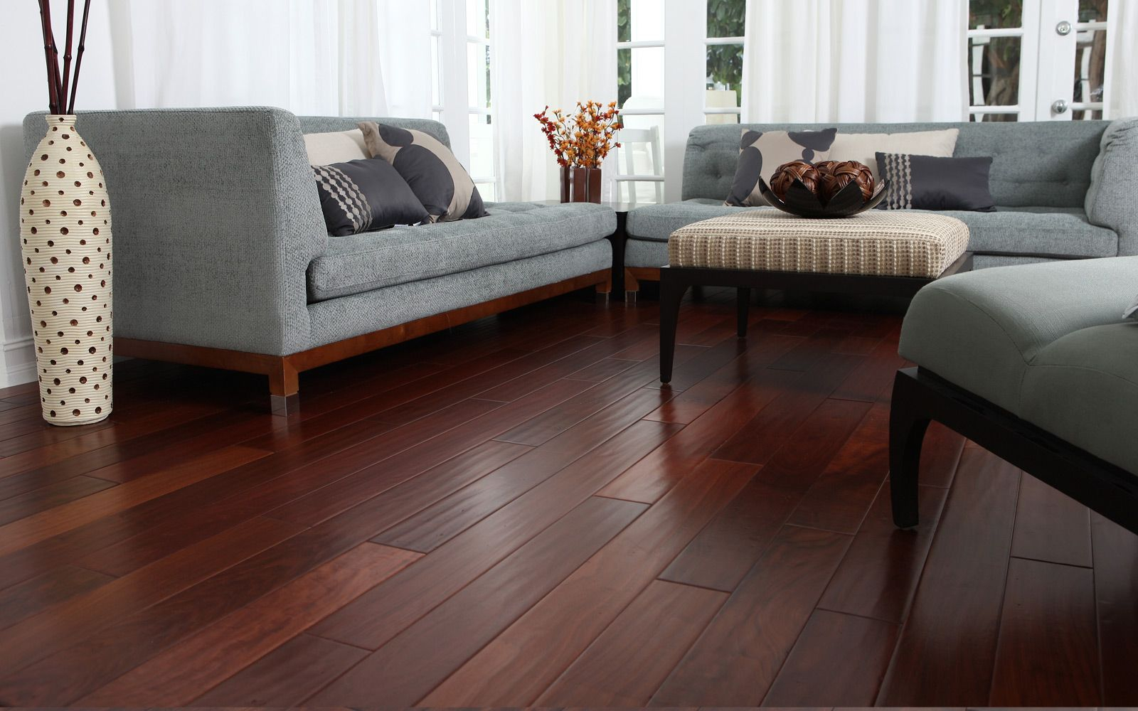 Best Living Room Colors for Hardwood Floors